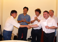 Bild: Buz 219/2005 - Austausch der von chinesischer und deutscher Seite unterzeichneten Absichtserklärung zur wissenschaftlichen Kooperation auf dem Gebiet der Ökologie arider und semiarider Gebiete