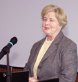 Bild: "Wege in die Sucht und aus der Sucht heraus - bei Konsumenten illegaler Drogen" lautete das Thema eines Wissenschaftlichen Kolloquiums anlässlich des 15-jährigen Bestehens des "Marianne-von-Weizsäcker-Fonds / Stiftung Integrationshilfe für ehemals Drogenabhängige e.V." im Zentrum für interdisziplinäre Forschung (ZIF). Das Foto zeigt Marianne von Weizäcker.
