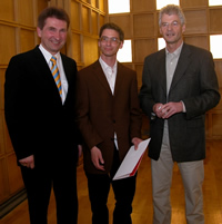 Bild: Überreichung des Undergraduate Science Awards. Von links nach rechts: Innovationsminister Prof. Andreas Pinkwart