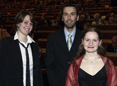 Bild: Jahresempfang der Universität Bielefeld. Karl Peter Grotemeyer-Preisträger Prof. Dr. Thomas Koop mit den Studierenden Melanie Nack (links) und Britta Isken. 