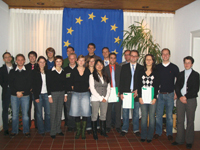 Bild: Die Absolventen des 9. Jahrgangs von 
"Europa Intensiv"