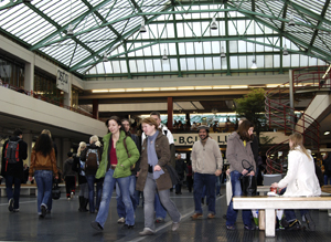 Bild: Zentrale Halle der Universität Bielefeld