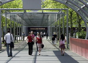 Bild: Haupteingang Universität Bielefeld
