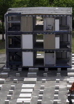 Bild: Aufbau Mobilgebäude