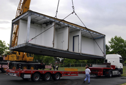 Bild: Aufbau Mobilgebäude