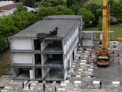 Bild: Aufbau des Mobilgebäudes 