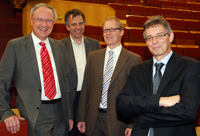 Bild: v. links:Prof. Dr. Ulrich Heinzmann (Fakultät für Physik)