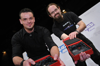 Bild: Die beiden NRW-Gewinner:  Kosmologe Matthias Rubart (rechts) und Molekularbiologe Martin Adam