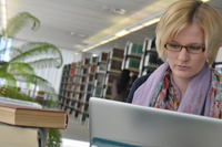 Bild: Eine Bibliothek ohne Bücher ist nach wie vor undenkbar