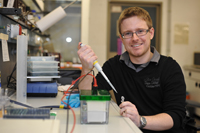 Bild: Marcel Frese hat erfolgreich Biochemie studiert.  
