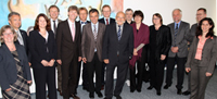 Bild: Gemeinsame Sitzung: Rektorat der Universität Bielefeld und Präsidium der Universität Paderborn: Rektor Prof. Dr. Gerhard Sagerer (7.v.l.) und  Präsident Prof. Dr. Nikolaus Risch (5.v.l.).