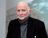 Bild: Professor Dr. Achim Müller ist ein Pionier in der Nanowissenschaft. Der Europäische Forschungsrat fördert seine Arbeit mit 1