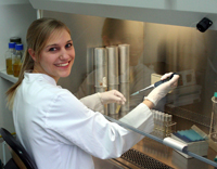 Bild: Sabrina Höfling hat an der Universität Bielefeld Biochemie studiert.