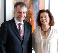 Bild: Rektor Prof. Dr.-Ing. Gerhard Sagerer begrüßt Prof. Dr. Françoise Rétif an der Universität Bielefeld. Foto: Universität Bielefeld