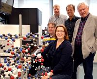 Bild: Ein CeBiTec-Forscherteam hat in einem internationalen Projekt das Hamstergenom sequenziert. Das Foto zeigt Mitglieder des Teams (hinten v.l.) PD Dr. Andreas Tauch