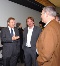Bild: Kanzler Hans-Jürgen Simm im Gespräch mit dem Dezernenten des Facility-Managements der Universität