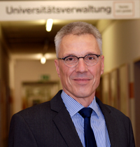 Bild: Dr. Stephan Becker wurde vom Senat als zukünftiger Kanzler der Universität Bielefeld einstimmig bestätigt.