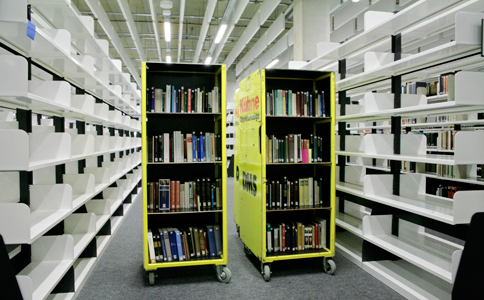 Bild: Eindrücke vom Umzug der Bibliothek ins Gebäude X