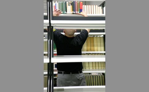 Bild: Eindrücke vom Umzug der Bibliothek ins Gebäude X