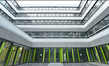 Bild: Das Gebäude X wird eingeweiht.