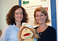 Bild: Leitungsteam der Psychotherapeutische Hochschulambulanz für Kinder und Jugendliche: Dr. Nadine Reinhold und Professorin Dr. Angelika Schlarb (v.l.). Foto: Universität Bielefeld