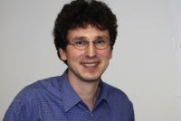 Bild: Prof. Dr. Jürgen Schnack hat mit theoretischen Simulationen zu einem Experiment beigetragen