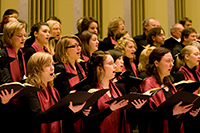 Bild: Der Höhepunkt der Chorarbeit: das Konzert in der Oetker-Halle. Foto: Universität 


