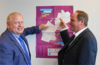 Bild: Professor Dr. Thomas Hellweg aus der Fakultät für Chemie und Dr. Thomas Lüttenberg vom International Office (v.l.) freuen sich über die Förderung des deutsch-französischen Programms. Foto: Universität Bielefeld