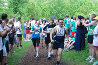 Bild: Impressionen von der Finnbahn 2012. Jedes Team läuft 20 Runden á 500 Meter auf der Finnbahn südlich der Universität. Foto: Universität Bielefeld